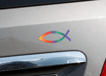 vissticker op een auto