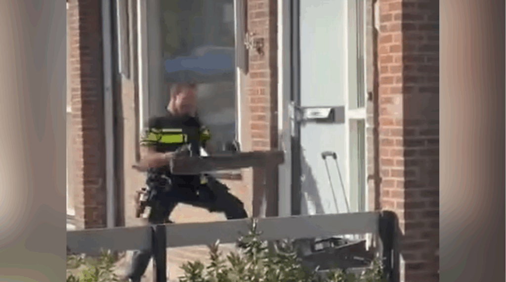 deur die politie niet open krijgt
