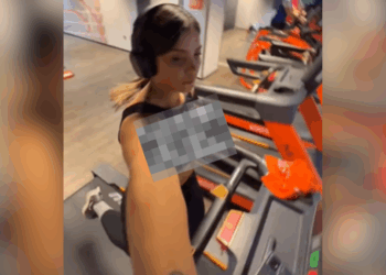 vrouw in sportschoolkleding