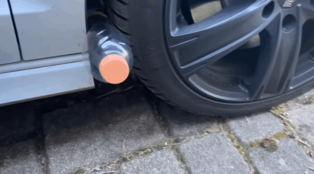 autodiefstal met plastic flessen