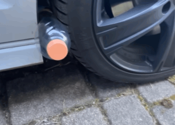 autodiefstal met plastic flessen