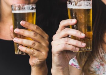 bierdrinkende vrouwen