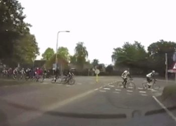 wielrenners op de weg