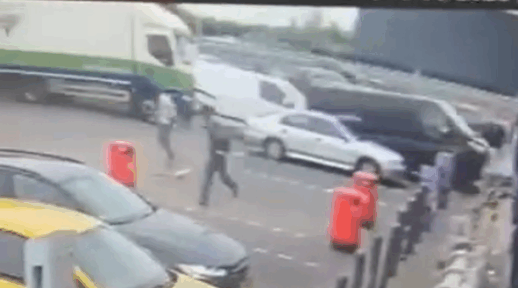 vrachtwagen ongeluk tankstation