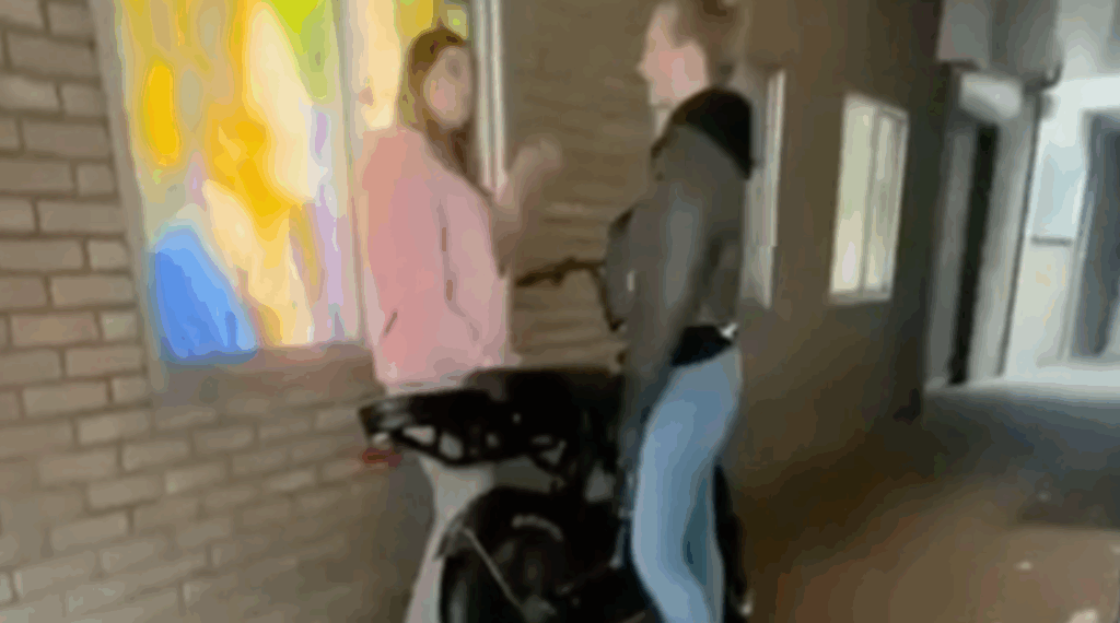 pester krijgt koekje van eigen deeg