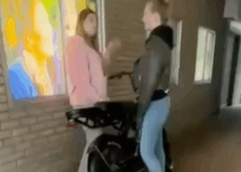 pester krijgt koekje van eigen deeg