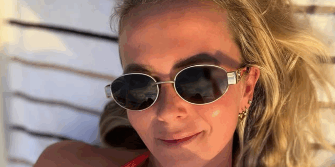 monique smit in tankini