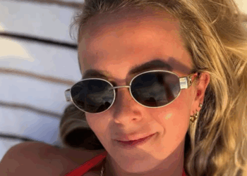 monique smit in tankini