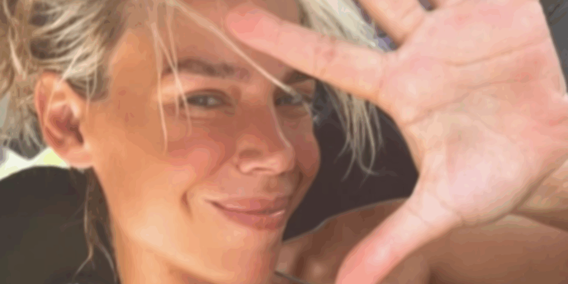 Nicolette Kluijver bikini