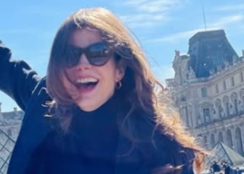 elise schaap bikinispiegelselfie