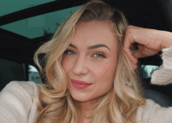 joy beune in lingerie