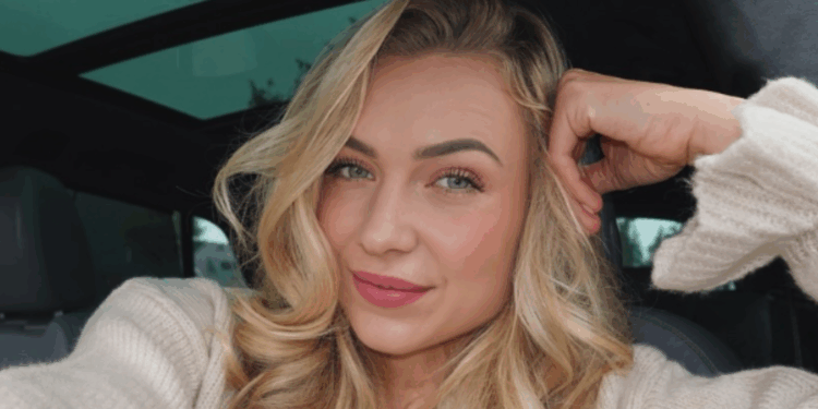 joy beune in lingerie